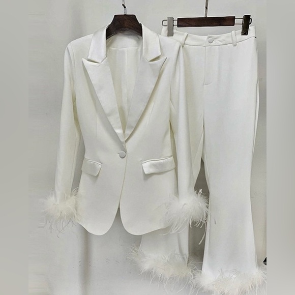 White Blazer and Pant Set with Ostrich Feather Trim - NWT - Picture 4 of 6